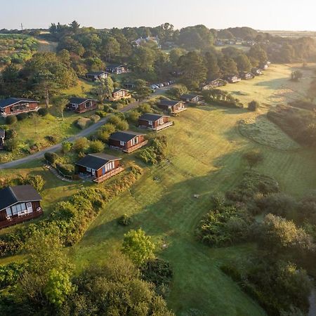 Timber Hill Self Catering Cedar Lodges บรอดเฮเวน ภายนอก รูปภาพ