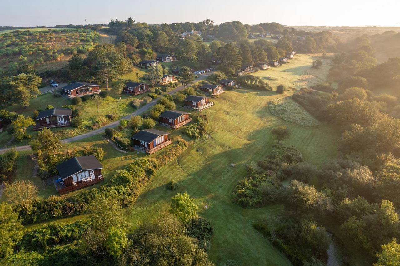 Timber Hill Self Catering Cedar Lodges บรอดเฮเวน ภายนอก รูปภาพ