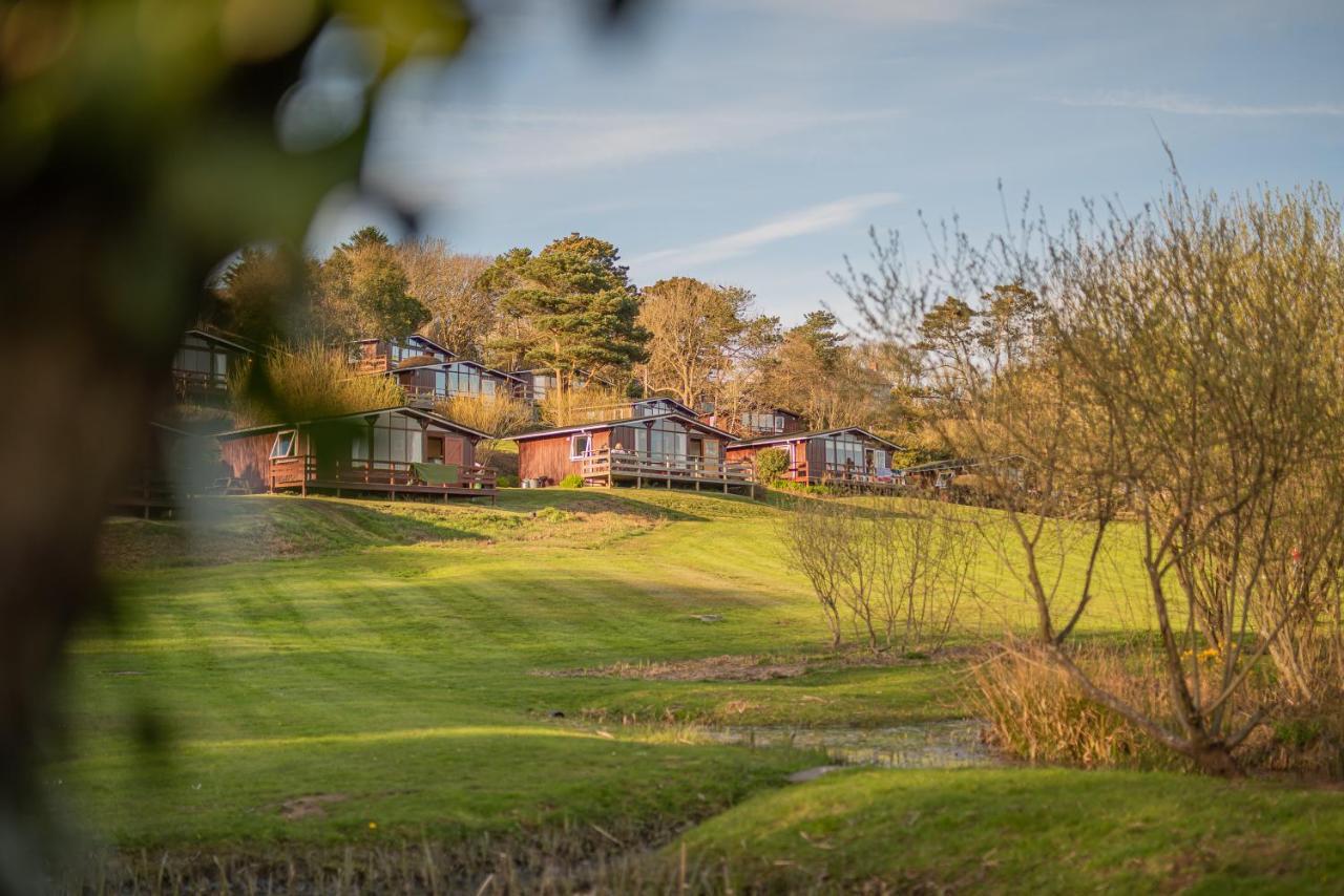 Timber Hill Self Catering Cedar Lodges บรอดเฮเวน ภายนอก รูปภาพ