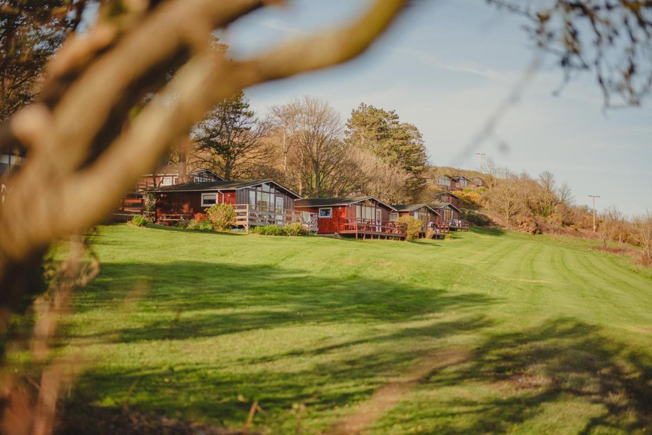Timber Hill Self Catering Cedar Lodges บรอดเฮเวน ภายนอก รูปภาพ