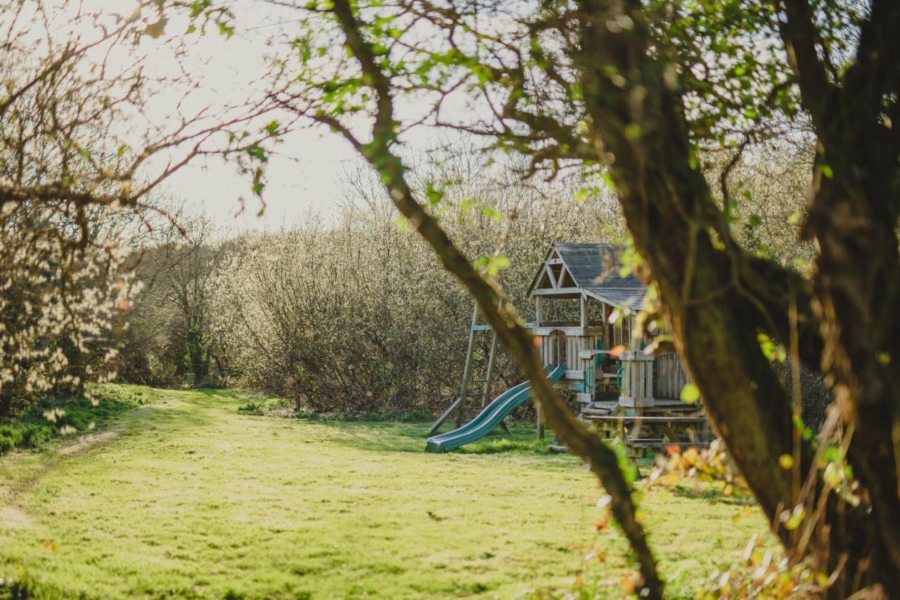 Timber Hill Self Catering Cedar Lodges บรอดเฮเวน ภายนอก รูปภาพ