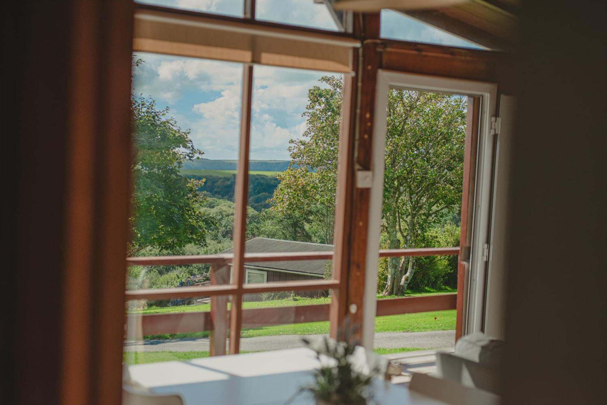 Timber Hill Self Catering Cedar Lodges บรอดเฮเวน ภายนอก รูปภาพ