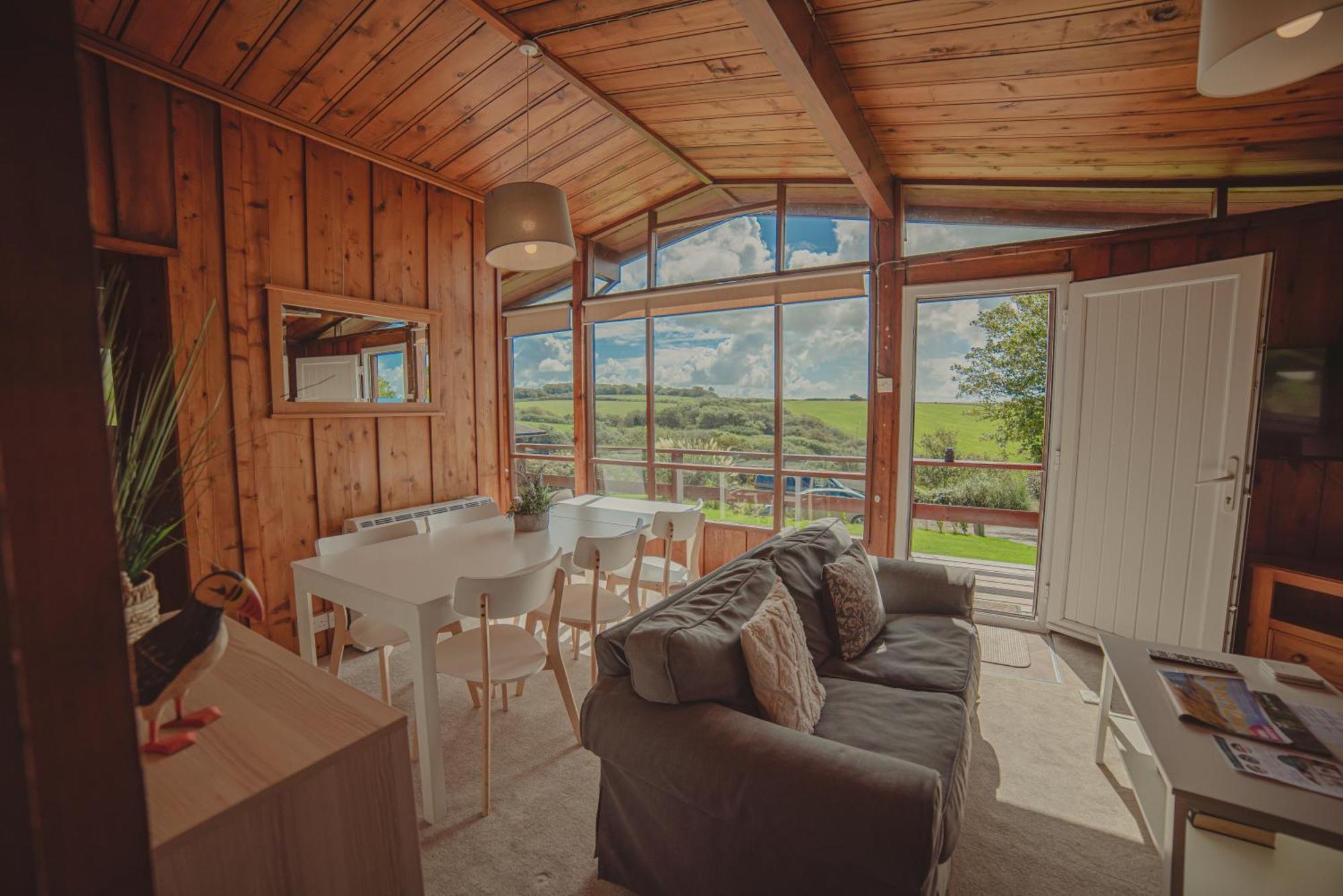 Timber Hill Self Catering Cedar Lodges บรอดเฮเวน ภายนอก รูปภาพ