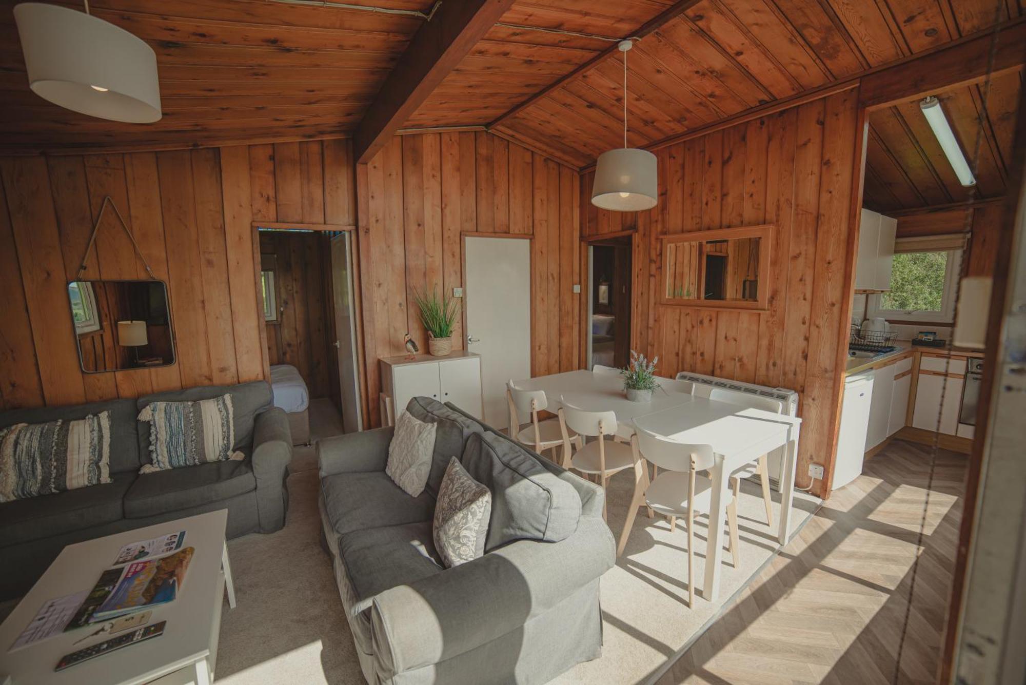 Timber Hill Self Catering Cedar Lodges บรอดเฮเวน ภายนอก รูปภาพ