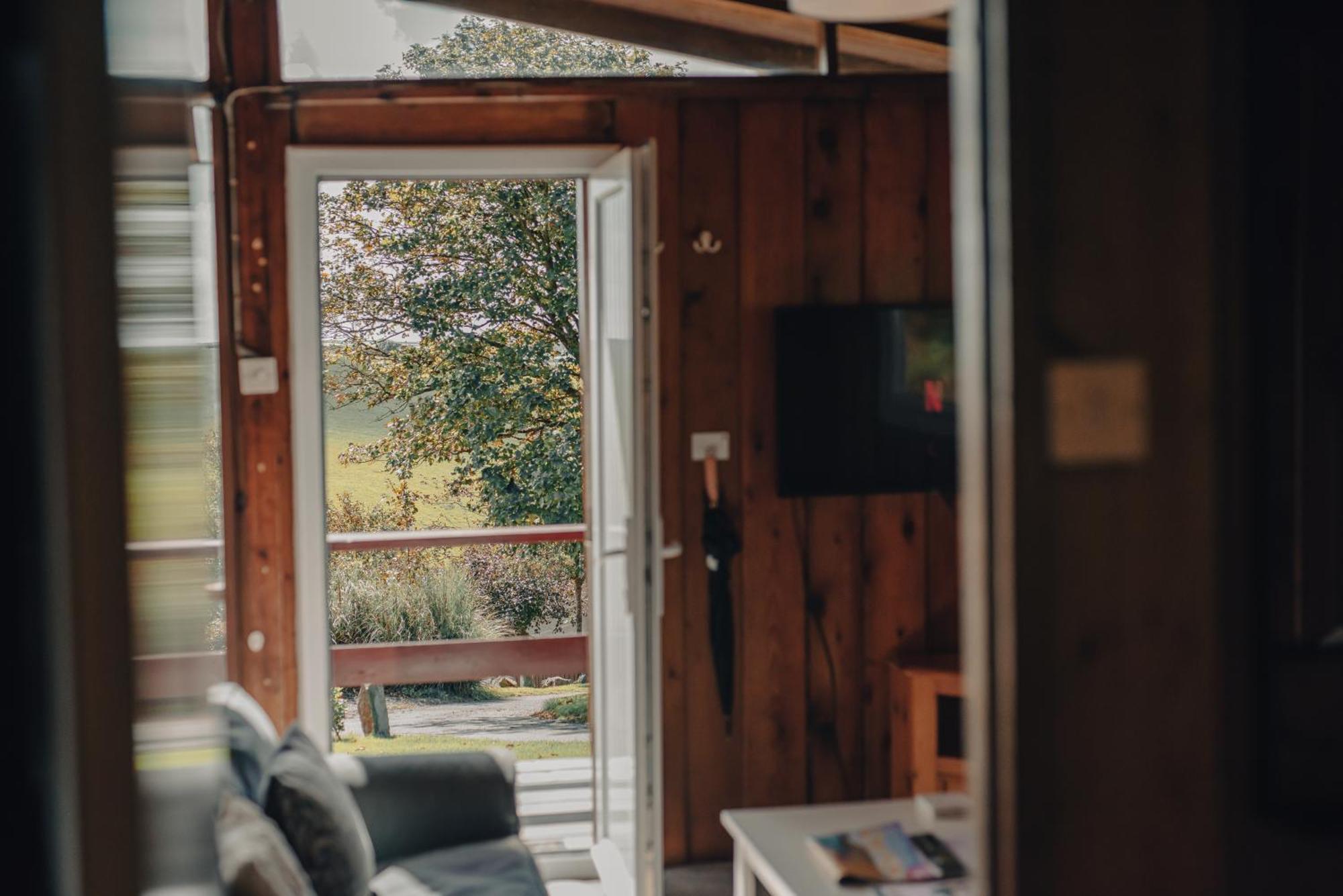 Timber Hill Self Catering Cedar Lodges บรอดเฮเวน ภายนอก รูปภาพ