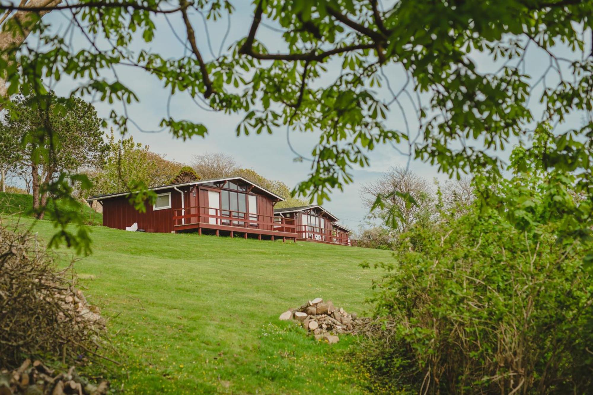 Timber Hill Self Catering Cedar Lodges บรอดเฮเวน ภายนอก รูปภาพ